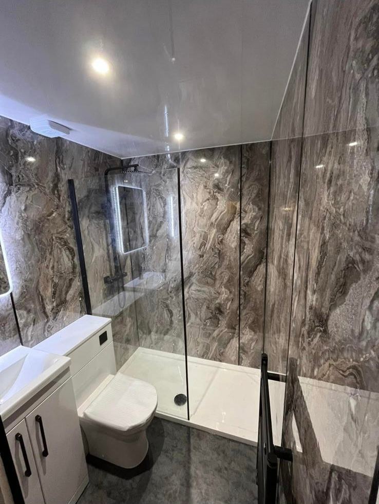 Feature shower wall